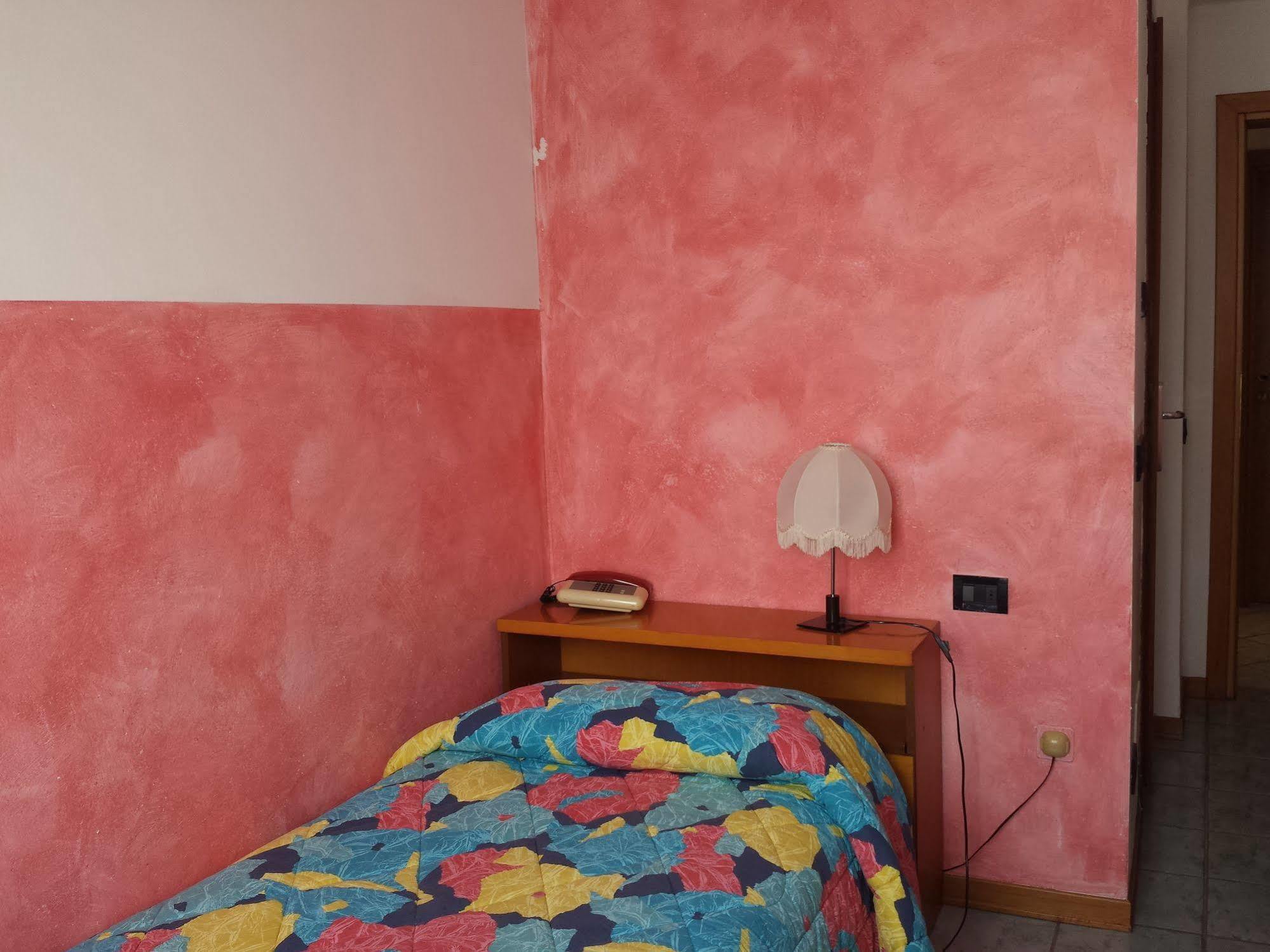 Hotel Stazione Paratico Luaran gambar